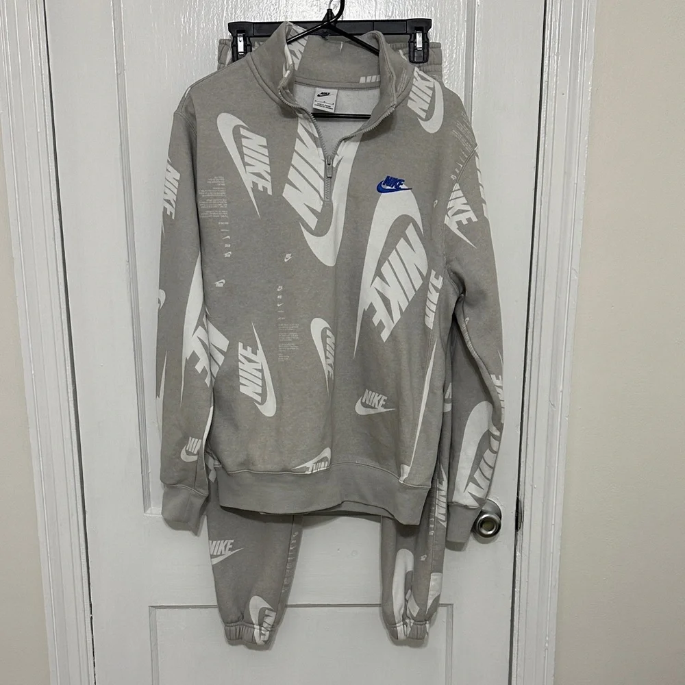 Nike Women's casual set - Picture 1 of 7